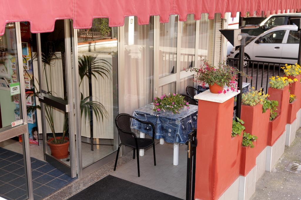 Hotel Saxon Rimini Luaran gambar